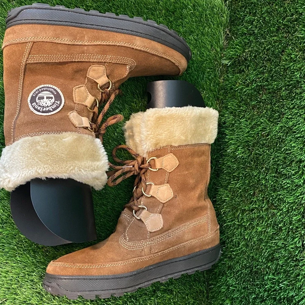 Timberland Mukluk Style, Suede Faux‎ Fur Trim Boots Size Women's Size 9.5M